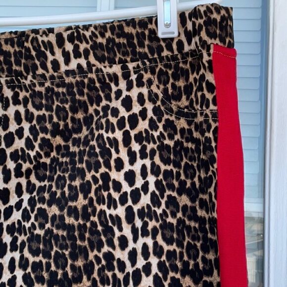 Take 50% OFF- Like An Angel Animal Prints Pant, Size-3X - Picture 4 of 10